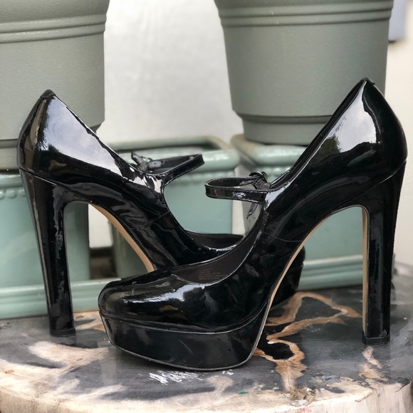 Vince Camuto Shoes - Vince Camuto black  high heels